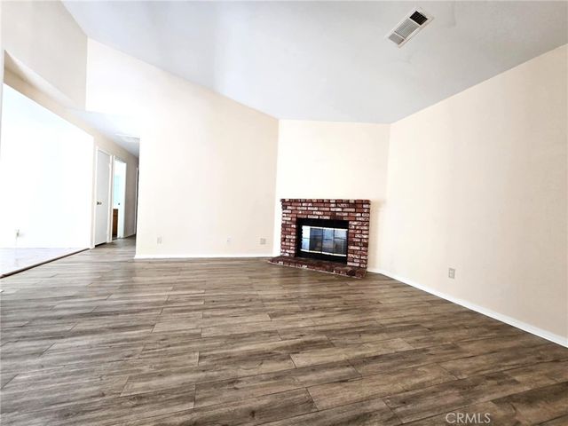 45521 13, Lancaster, CA 93534