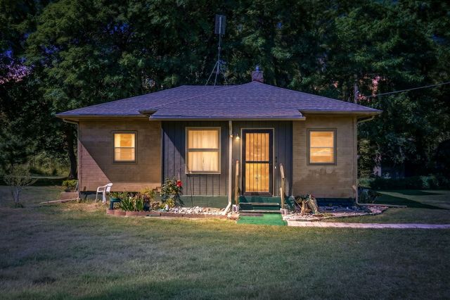 1356 Pipestone Road, Benton Charter Twp, MI 49022