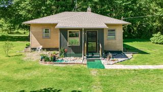 1356 Pipestone Road, Benton Charter Twp, MI 49022