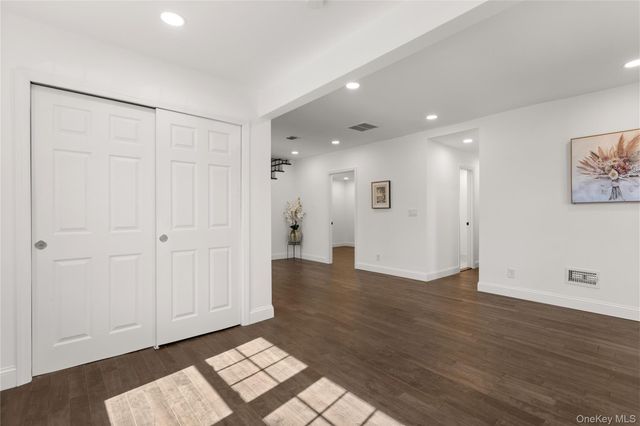 184 Dallas Street, Lindenhurst, NY 11757