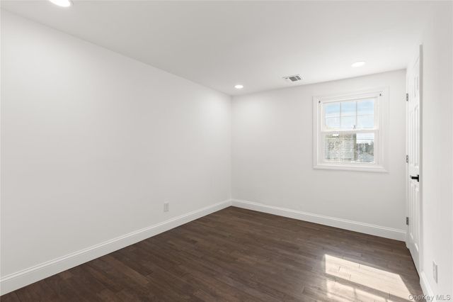 184 Dallas Street, Lindenhurst, NY 11757