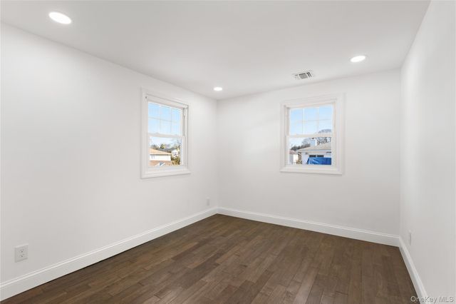 184 Dallas Street, Lindenhurst, NY 11757