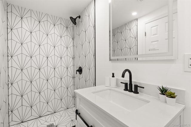 184 Dallas Street, Lindenhurst, NY 11757