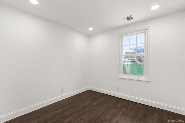 184 Dallas Street, Lindenhurst, NY 11757