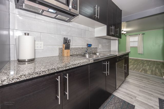 320 S Raynor Avenue, Joliet, IL 60436