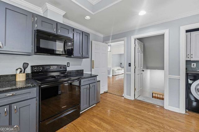 8 Vernon Glen Court, Sandy Springs, GA 30338