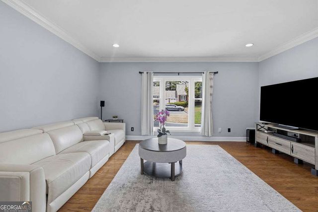 8 Vernon Glen Court, Sandy Springs, GA 30338