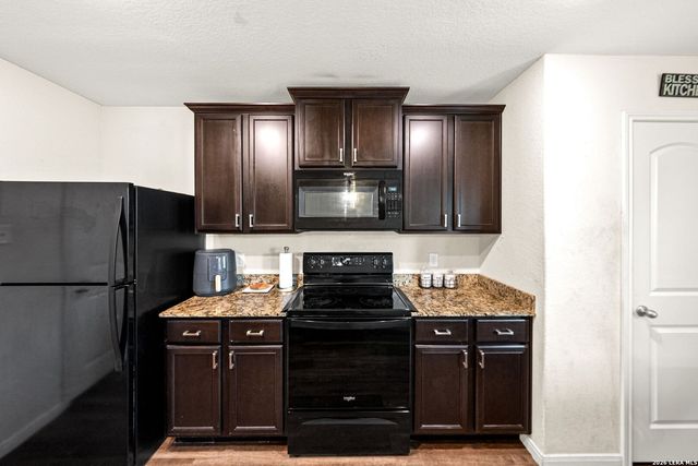 15244 Sleepy River Way, Von Ormy, TX 78073