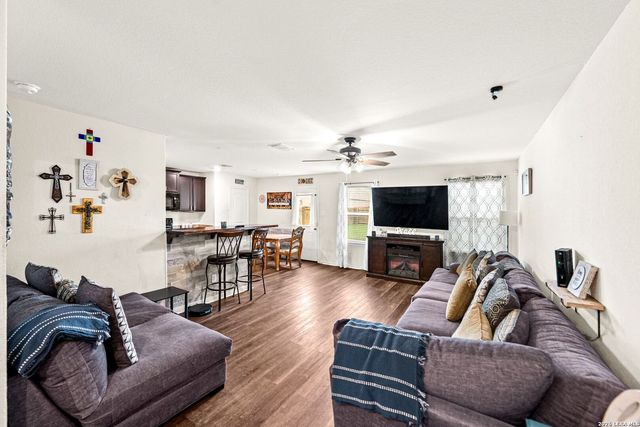 15244 Sleepy River Way, Von Ormy, TX 78073