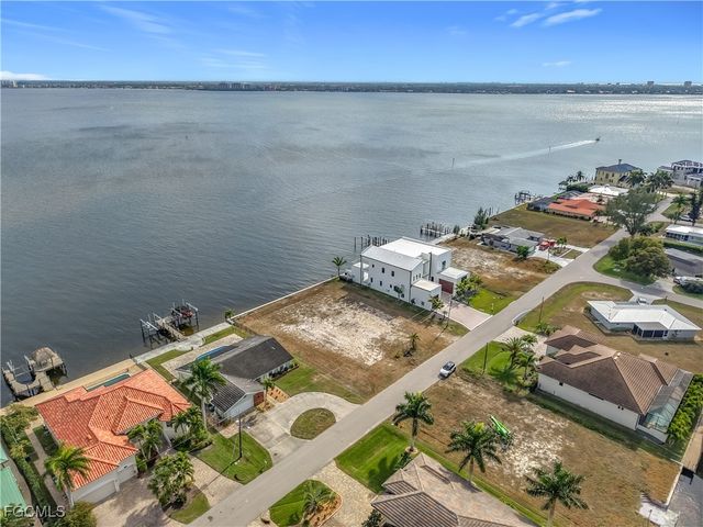 5827 SW 1st AVE, Cape Coral, FL 33914