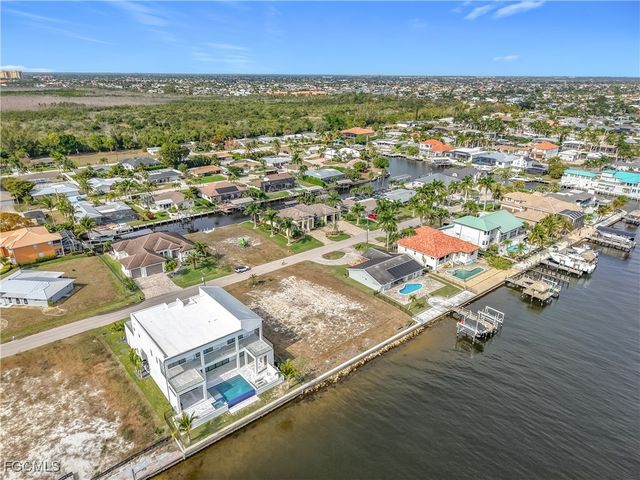 5827 SW 1st AVE, Cape Coral, FL 33914