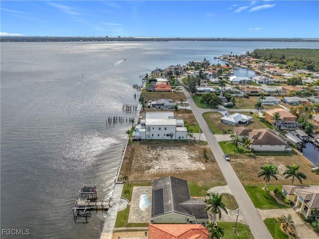 5827 SW 1st AVE, Cape Coral, FL 33914