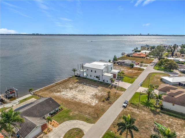 5827 SW 1st AVE, Cape Coral, FL 33914