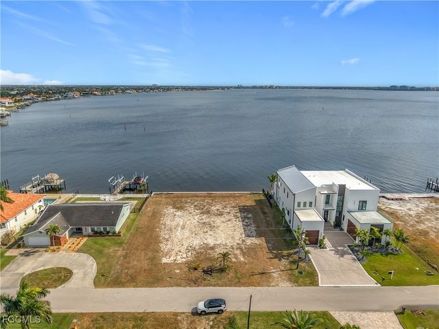 5827 SW 1st AVE, Cape Coral, FL 33914