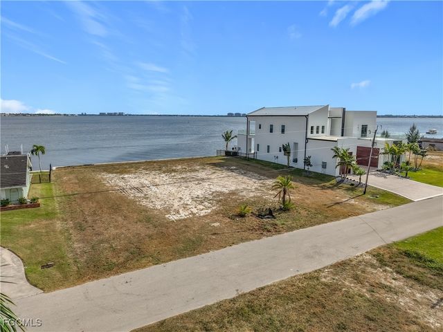 5827 SW 1st AVE, Cape Coral, FL 33914