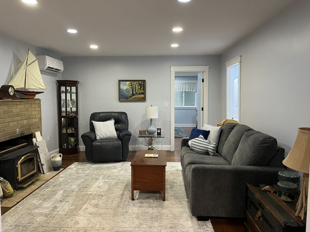 Image 4 of property listing at 1890 Lackey Lane, Centralia, IL 62801