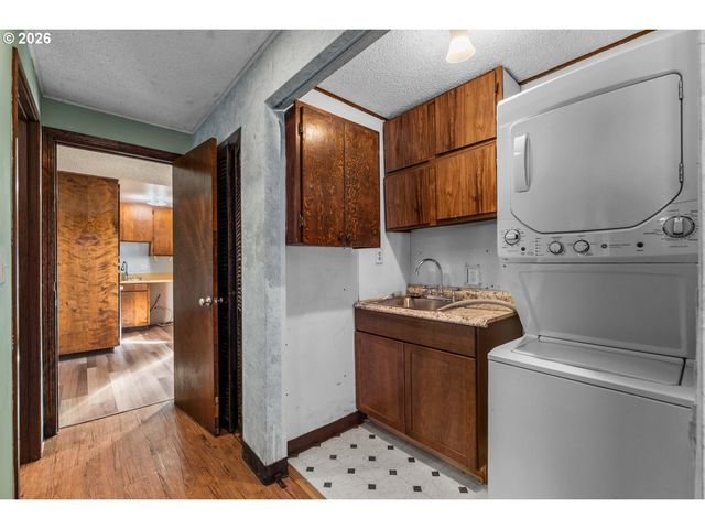 6534 Se KNIGHT St, Portland, OR 97206