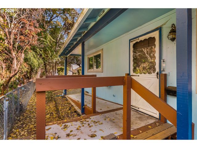 6534 Se KNIGHT St, Portland, OR 97206
