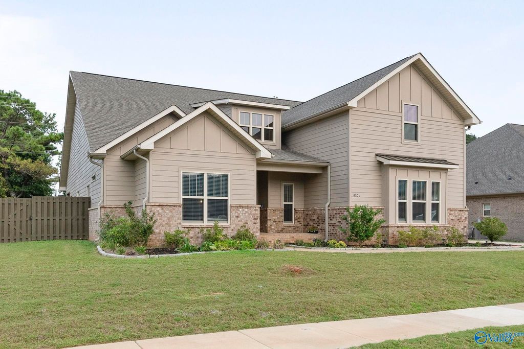 9101 Wagon Pass Way SE, Owens Cross Roads, AL 35763