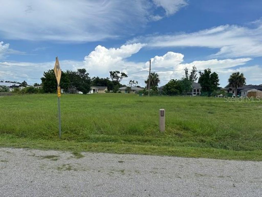 831 SPRING LAKE BOULEVARD NW, Port Charlotte, FL 33952