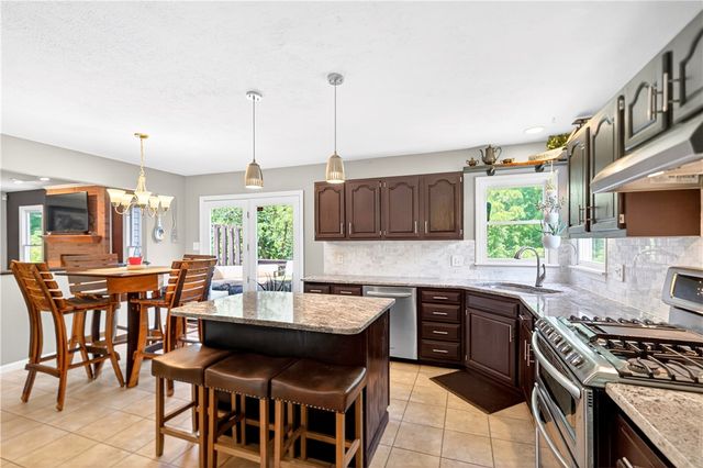 7020 Franklin Rd, Seven Fields Boro, PA 16046