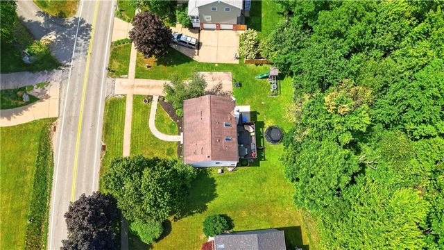 7020 Franklin Rd, Seven Fields Boro, PA 16046