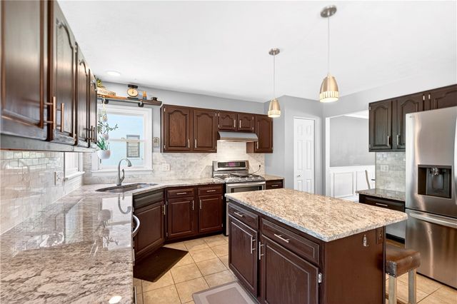 7020 Franklin Rd, Seven Fields Boro, PA 16046