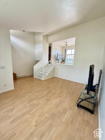 6437 S LOBELIA DR, West Jordan, UT 84081