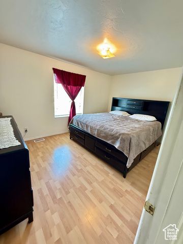 6437 S LOBELIA DR, West Jordan, UT 84081