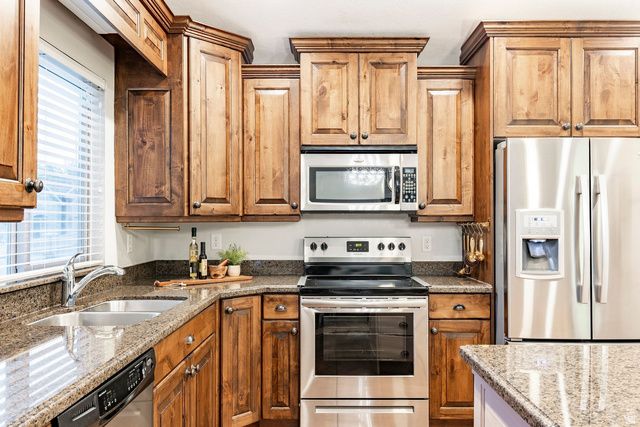 775 W LAZY OAK WAY, Sandy, UT 84070
