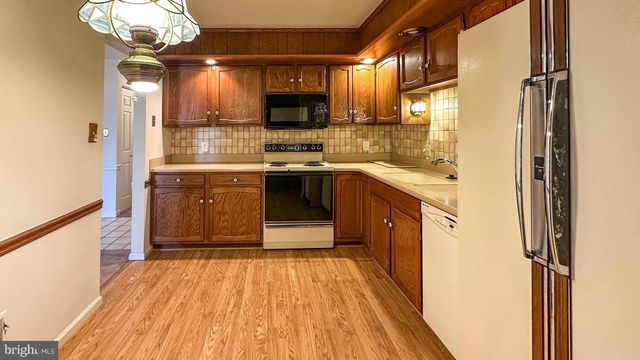 109 VALLEY GREENE CR, Wyomissing, PA 19610