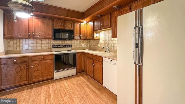 109 VALLEY GREENE CR, Wyomissing, PA 19610