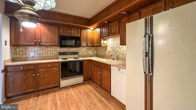 109 VALLEY GREENE CR, Wyomissing, PA 19610