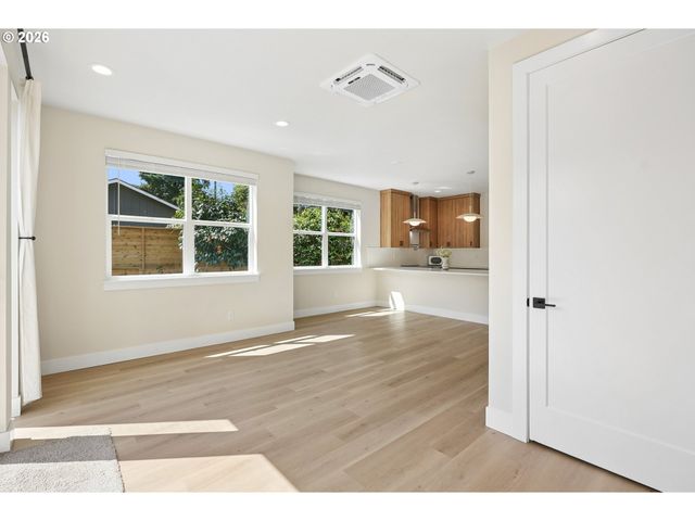 5444 Ne PRESCOTT St 1, Portland, OR 97218