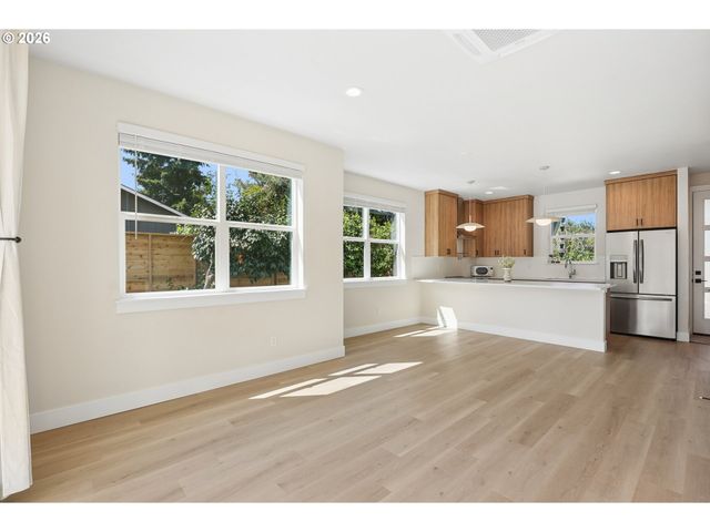 5444 Ne PRESCOTT St 1, Portland, OR 97218