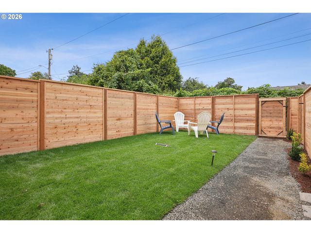 5444 Ne PRESCOTT St 1, Portland, OR 97218
