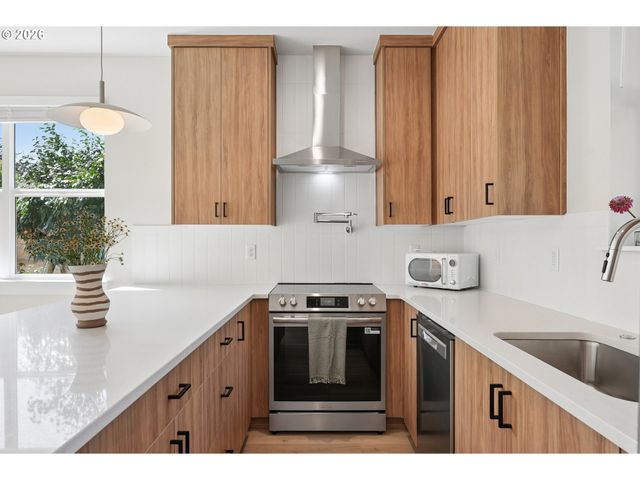 5444 Ne PRESCOTT St 1, Portland, OR 97218