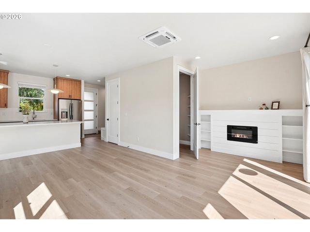 5444 Ne PRESCOTT St 1, Portland, OR 97218