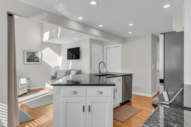 21 Centre Village Drive 21, Madison, CT 06443