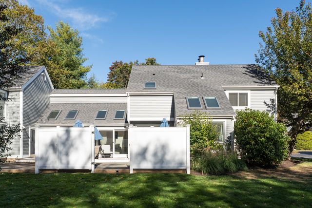 21 Centre Village Drive 21, Madison, CT 06443