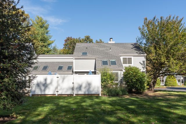 21 Centre Village Drive 21, Madison, CT 06443