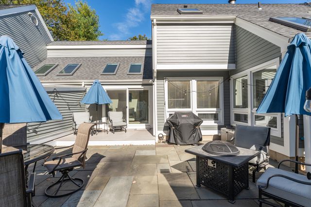 21 Centre Village Drive 21, Madison, CT 06443