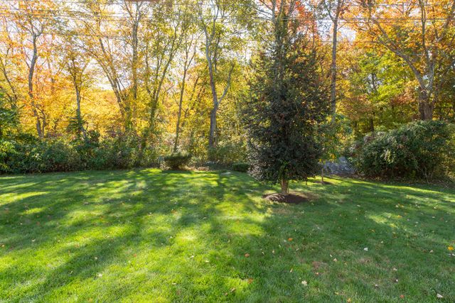 21 Centre Village Drive 21, Madison, CT 06443