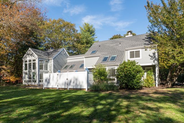 21 Centre Village Drive 21, Madison, CT 06443