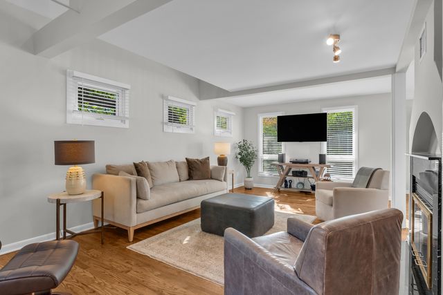 21 Centre Village Drive 21, Madison, CT 06443