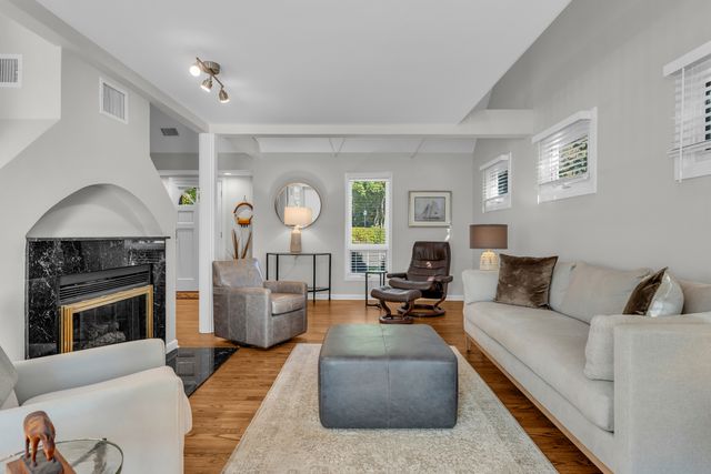 21 Centre Village Drive 21, Madison, CT 06443