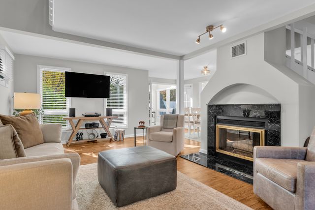 21 Centre Village Drive 21, Madison, CT 06443