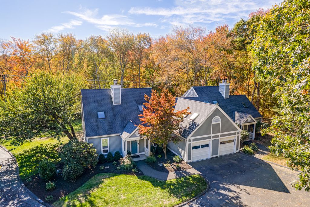 21 Centre Village Drive 21, Madison, CT 06443
