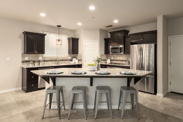 3448 El Molino Avenue, Clovis, CA 93619