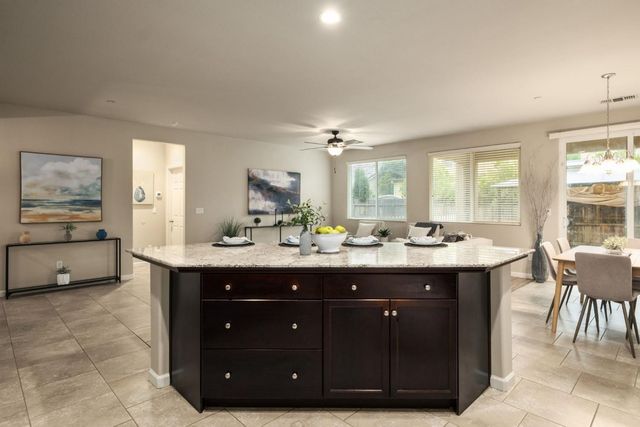 3448 El Molino Avenue, Clovis, CA 93619